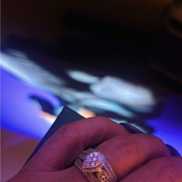 Elegant Engagement Ring - Picture 7 of 7